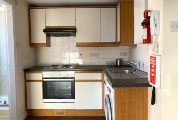 Flat 5 Kamla Lodge 28 Gresham Street Lincoln LN1 1PZ Image 2 - King and Co