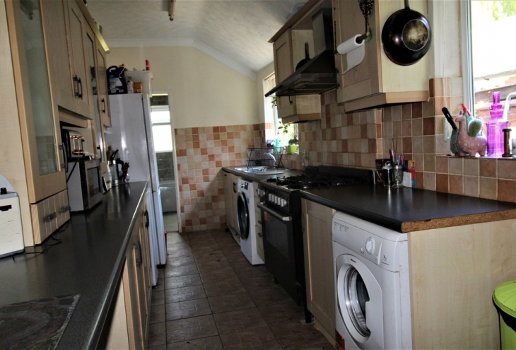 32 St Catherines Grove Lincoln LN5 8NA Image 5 - King and Co