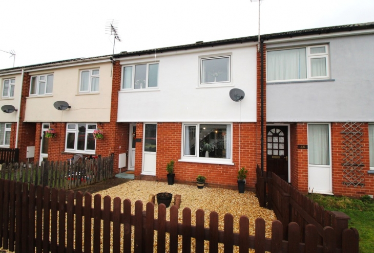 48 Windsor Close Collingham NG23 7PR Image 1 - King and Co