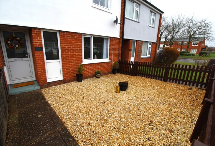 48 Windsor Close Collingham NG23 7PR Image 2 - King and Co