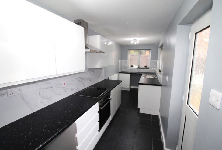 48 Windsor Close Collingham NG23 7PR Image 3 - King and Co