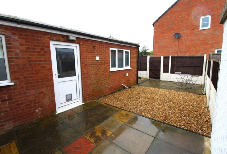 48 Windsor Close Collingham NG23 7PR Image 5 - King and Co