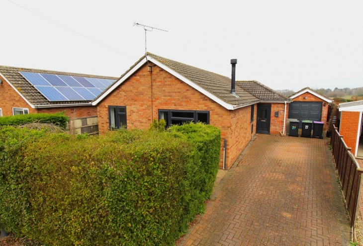 27  Hilltop Close Eagle Lincoln LN6 9HG Image 2 - King and Co
