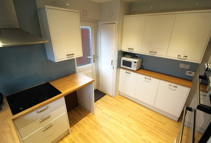 16 Windermere Avenue North Hykeham LN6 8EJ Image 3 - King and Co