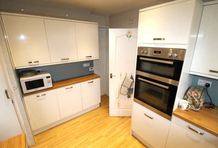 16 Windermere Avenue North Hykeham LN6 8EJ Image 5 - King and Co