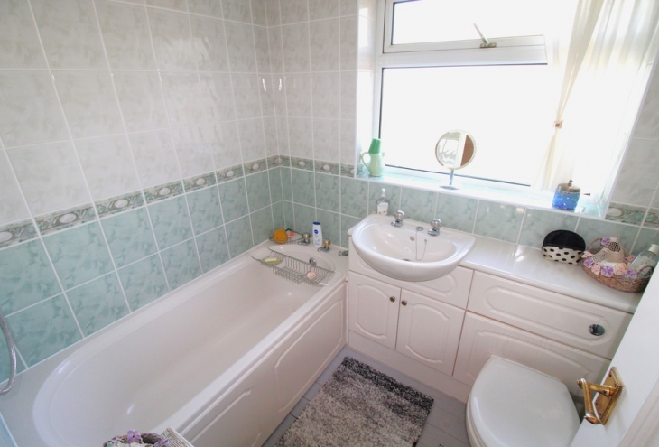 42 Rudgard Avenue Cherry Willingham Lincoln LN3 4JG Image 12 - King and Co