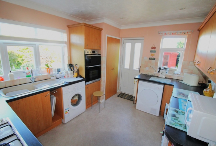 15 Windermere Avenue North Hykeham Lincoln LN6 8EN Image 4 - King and Co