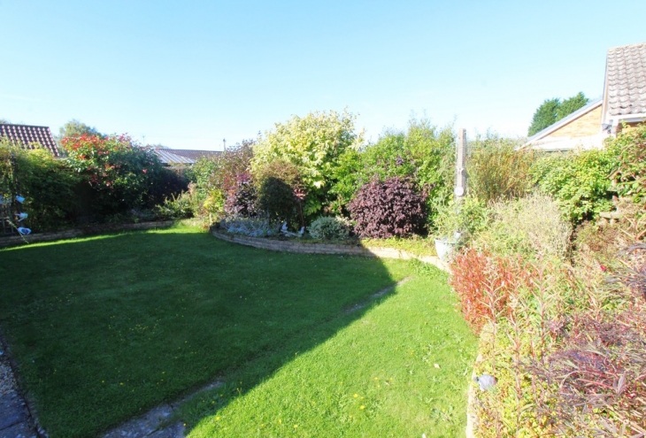 15 Windermere Avenue North Hykeham Lincoln LN6 8EN Image 2 - King and Co