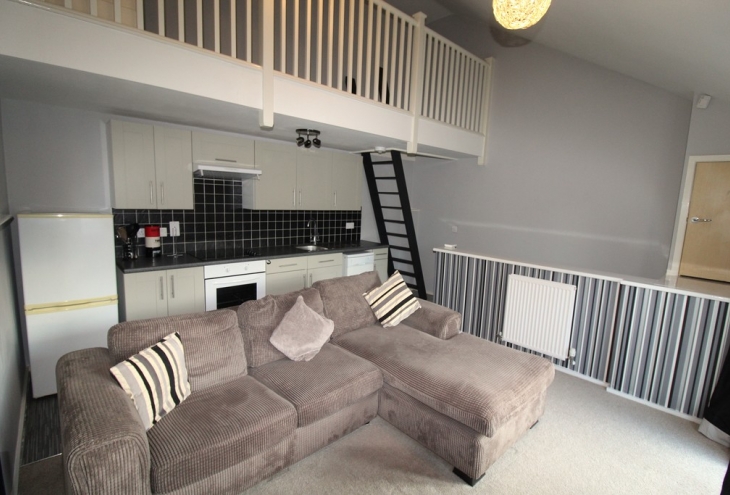 22 Blackbird Way Witham St Hughs Lincoln LN6 9FL Image 2 - King and Co