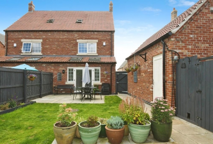 47 The Fields Washingborough  Lincoln LN4 1FY Image 2 - King and Co