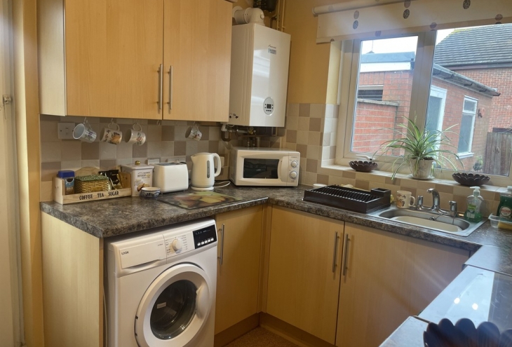 10 St Andrews Close Lincoln LN5 7XT Image 4 - King and Co