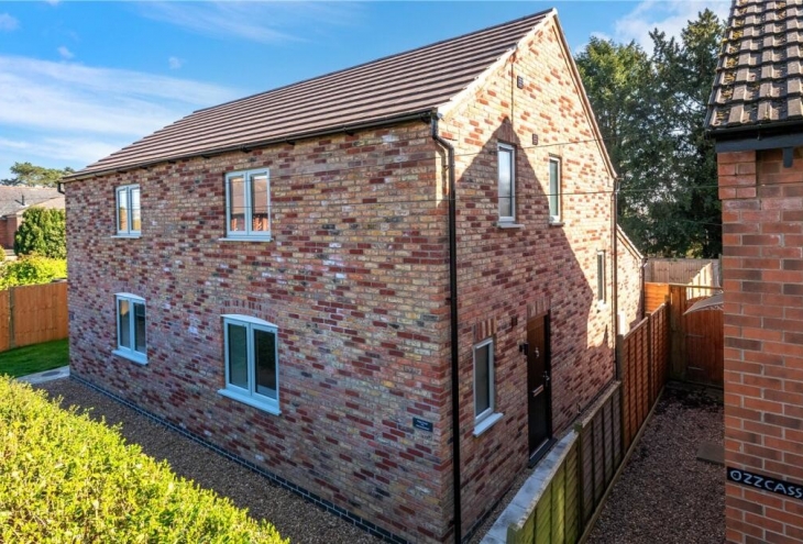 Poppy Cottage 37a Old Lincoln Road Caythorpe Grantham NG32 3DW Image 1 - King and Co
