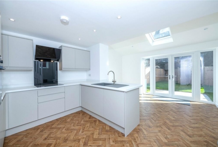 Poppy Cottage 37a Old Lincoln Road Caythorpe Grantham NG32 3DW Image 2 - King and Co
