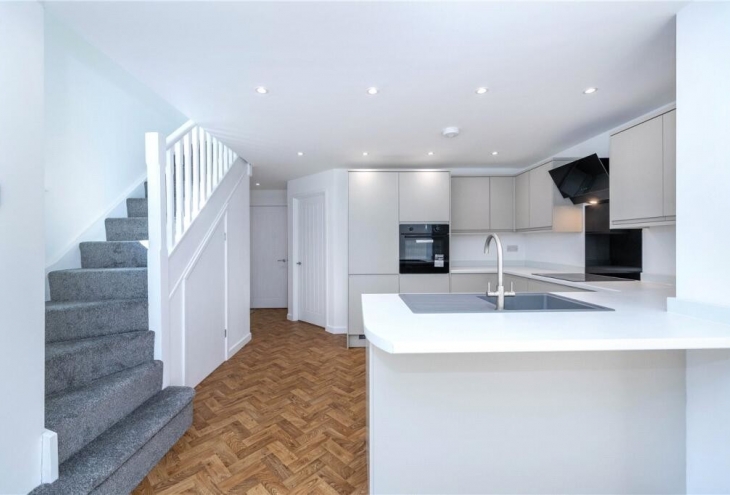 Poppy Cottage 37a Old Lincoln Road Caythorpe Grantham NG32 3DW Image 4 - King and Co