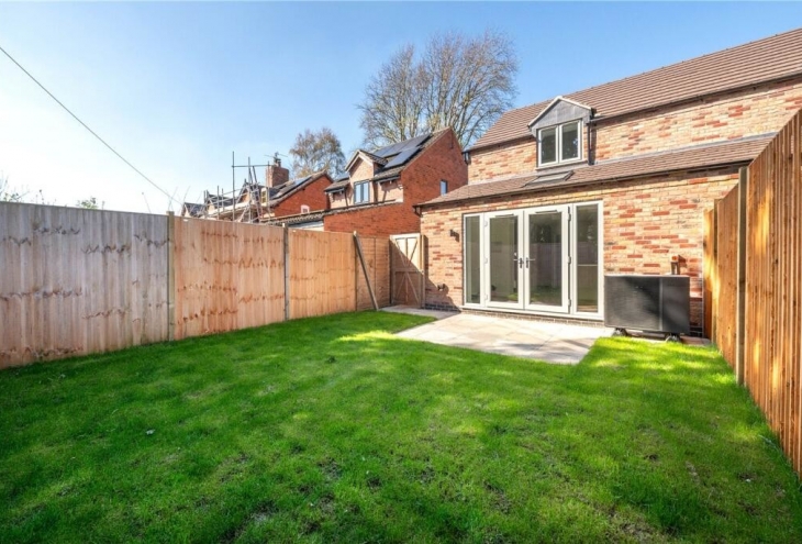 Poppy Cottage 37a Old Lincoln Road Caythorpe Grantham NG32 3DW Image 12 - King and Co
