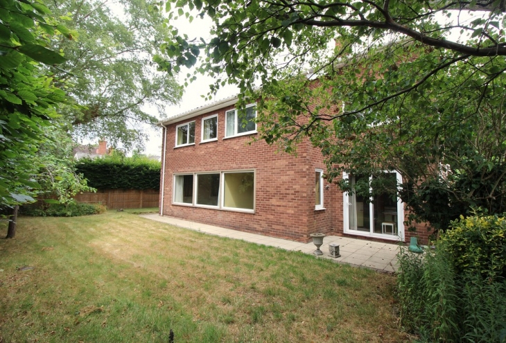 2 Monks Manor Drive Lincoln LN2 4AT Image 2 - King and Co