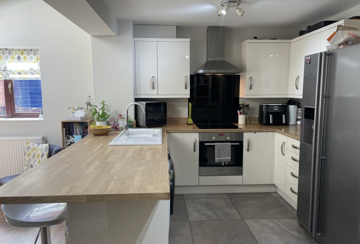 30 Woodvale Close Doddington park Lincoln LN6 3RL Image 2 - King and Co