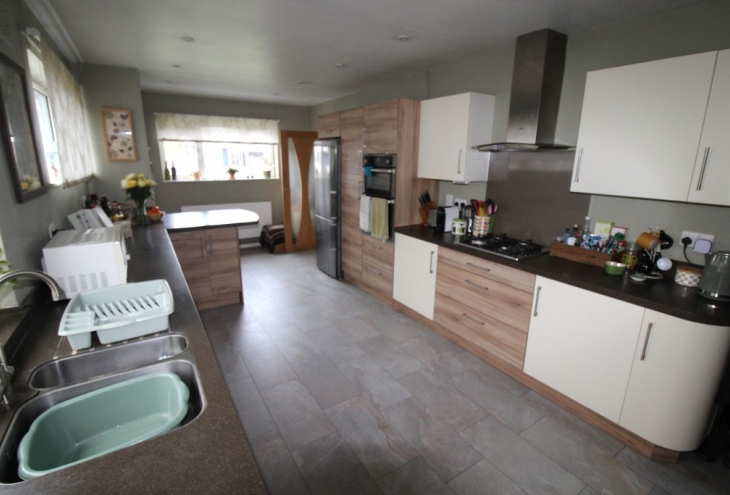 24 Manor Road Saxilby  LN1 2HP Image 5 - King and Co