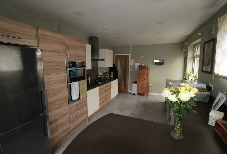 24 Manor Road Saxilby  LN1 2HP Image 6 - King and Co