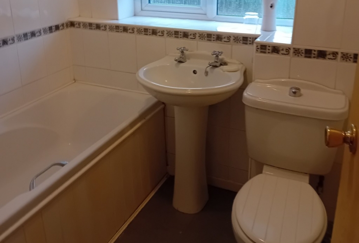 27  Woodhill Avenue Gainsborough DN21 1FB Image 3 - King and Co