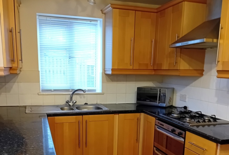 27  Woodhill Avenue Gainsborough DN21 1FB Image 6 - King and Co