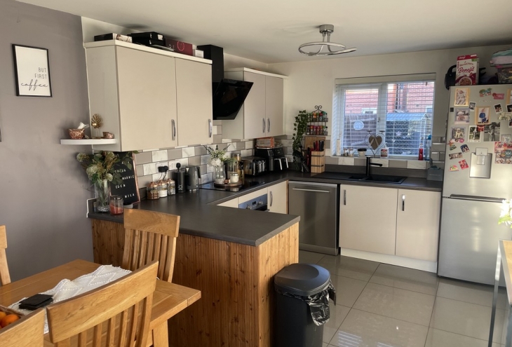 1 Broom Close Witham st Hughs Lincoln LN6 9XH Image 4 - King and Co