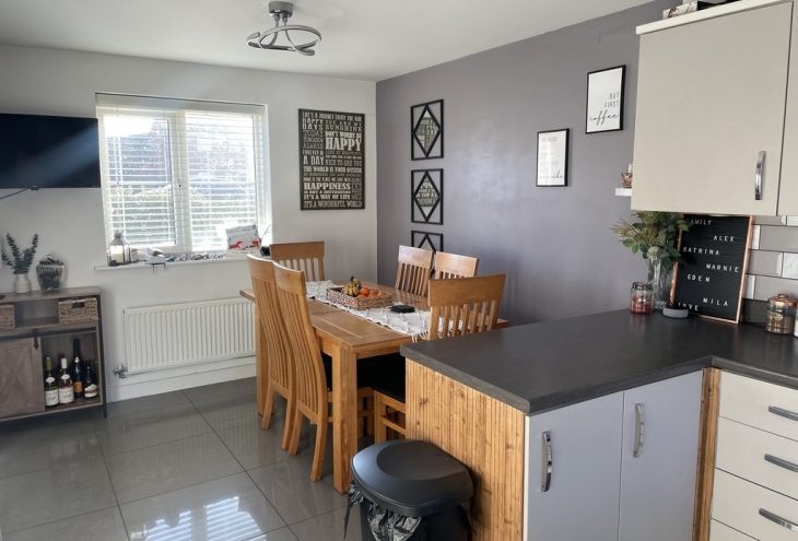 1 Broom Close Witham st Hughs Lincoln LN6 9XH Image 6 - King and Co