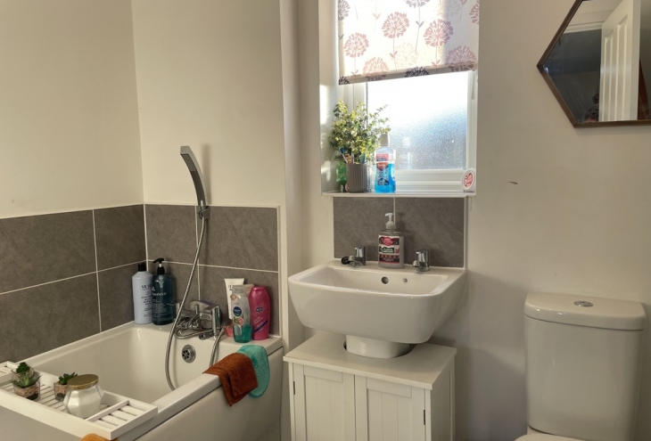 1 Broom Close Witham st Hughs Lincoln LN6 9XH Image 14 - King and Co