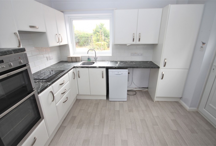 8 Sunbeam Avenue North Hykeham Lincoln LN6 9SG Image 3 - King and Co