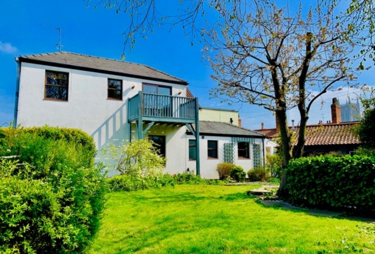 Ivy Cottage 11  Chapel Lane Lincoln LN1 3AZ Image 1 - King and Co