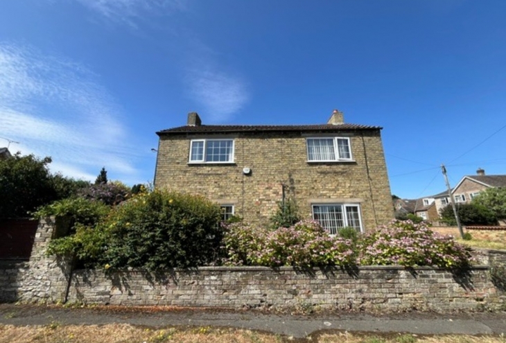27  Chapel Lane Welton Lincoln LN2 3JW Image 1 - King and Co