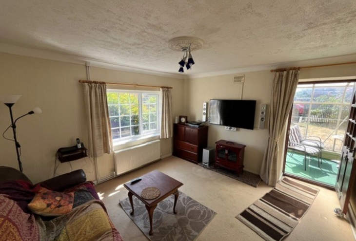27  Chapel Lane Welton Lincoln LN2 3JW Image 2 - King and Co