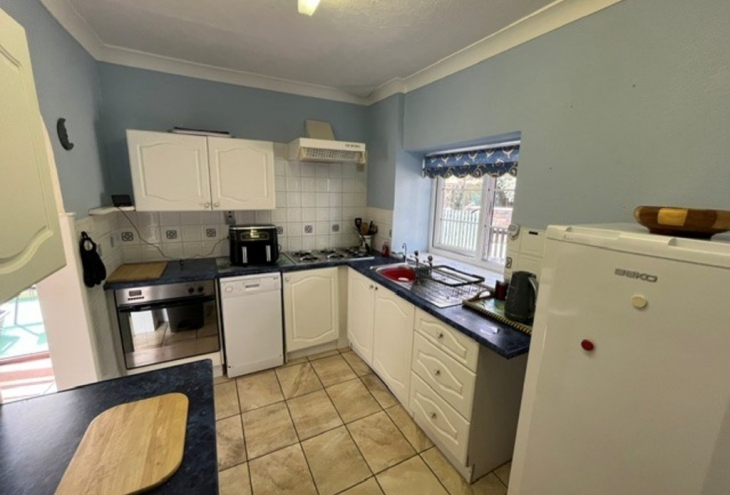 27  Chapel Lane Welton Lincoln LN2 3JW Image 4 - King and Co