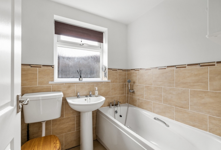 2 Alconbury Close Lincoln LN6 3RE Image 9 - King and Co