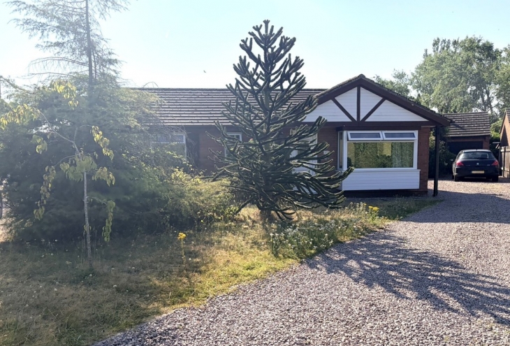13  Lissett Close Lincoln LN6 0SY Image 1 - King and Co