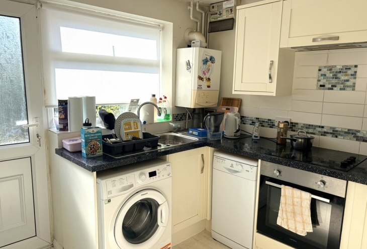 13  Lissett Close Lincoln LN6 0SY Image 4 - King and Co