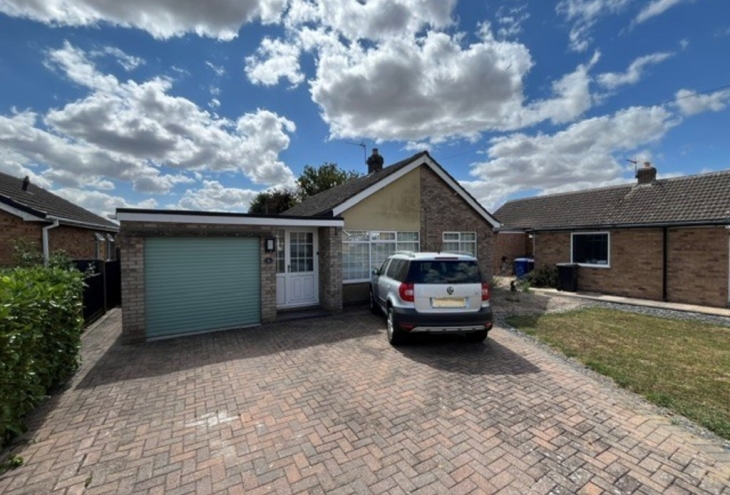 6 Otter Avenue Saxilby  LN1 2HU Image 1 - King and Co