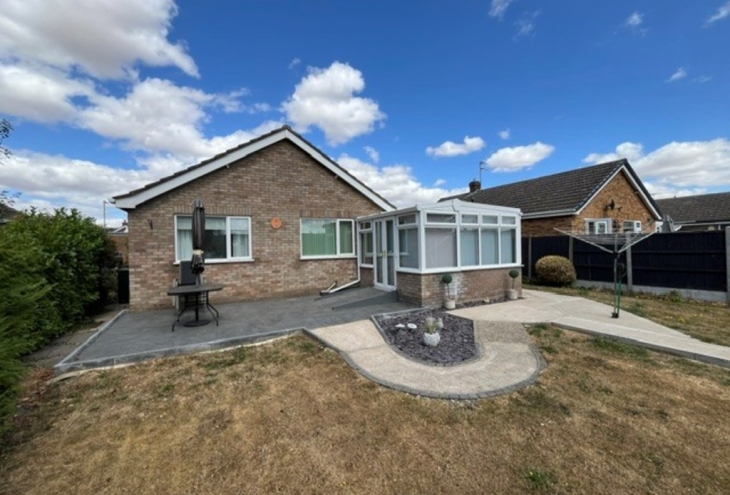 6 Otter Avenue Saxilby  LN1 2HU Image 2 - King and Co