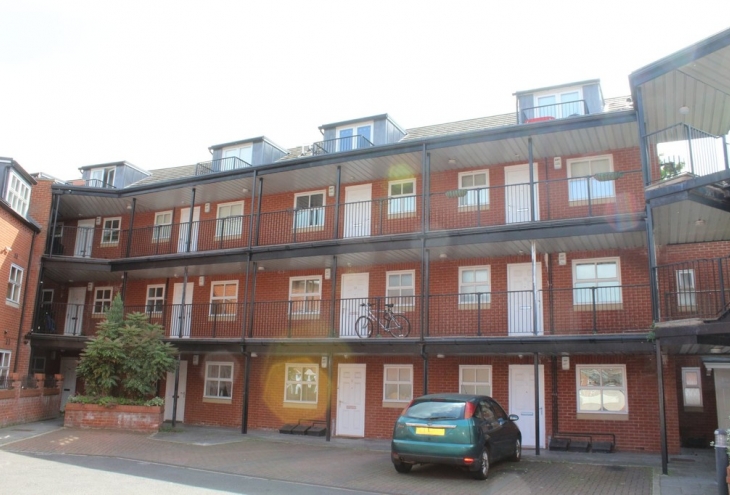 18 The Cloisters Lincoln LN2 4AS Image 1 - King and Co