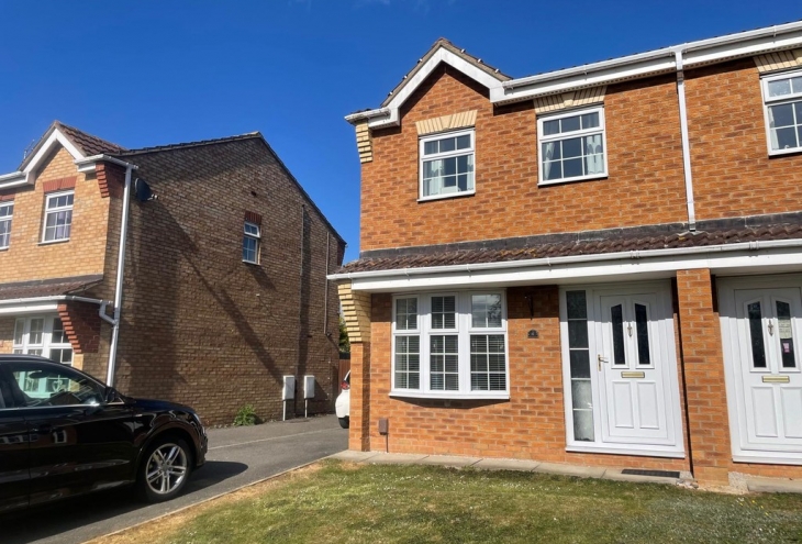 4  Lingfield Close Saxilby Lincoln LN1 2FR Image 1 - King and Co